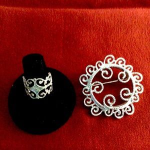 Sarah Coventry jewelry set, Brooch and Ring Size 6